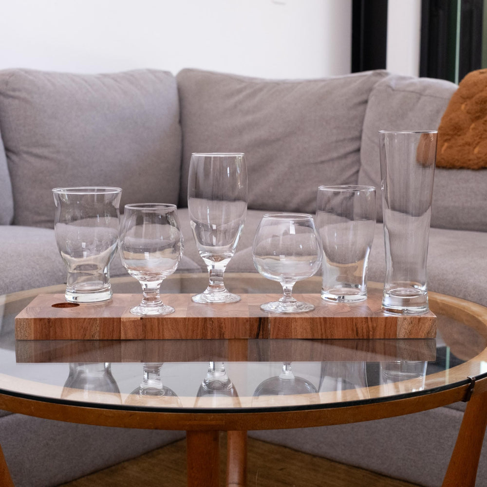 Libbey étiquette et formes distinctes posées sur une table pour identification