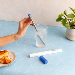 Gros plan de la membrane filtrante LifeStraw Sip montrant performance de filtration