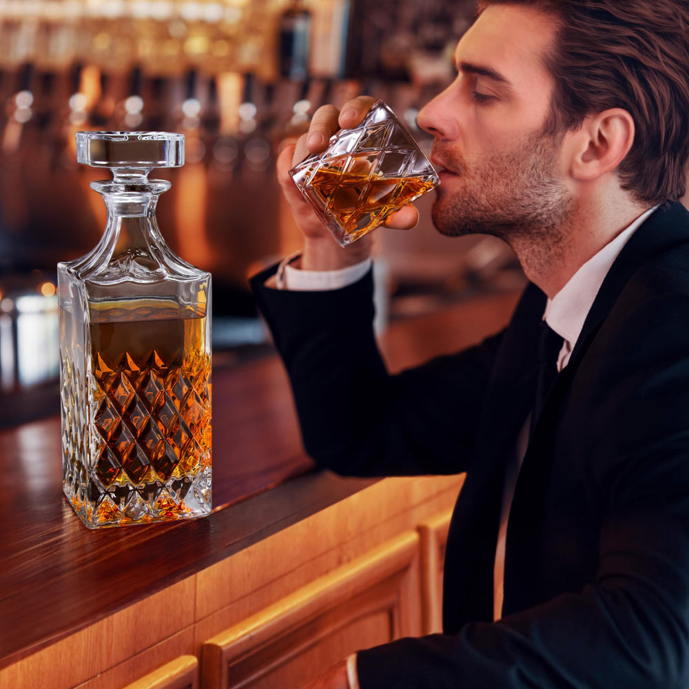 LIGHTEN LIFE verre à whisky vue détaillée indiquant la base épaisse et la robustesse
