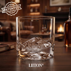 LIITON gros plan base 3D sculptée, capte la lumière et sublime le whisky