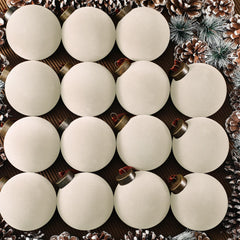 Liliful vue avant des boules crème prêtes à décorer, finition élégante