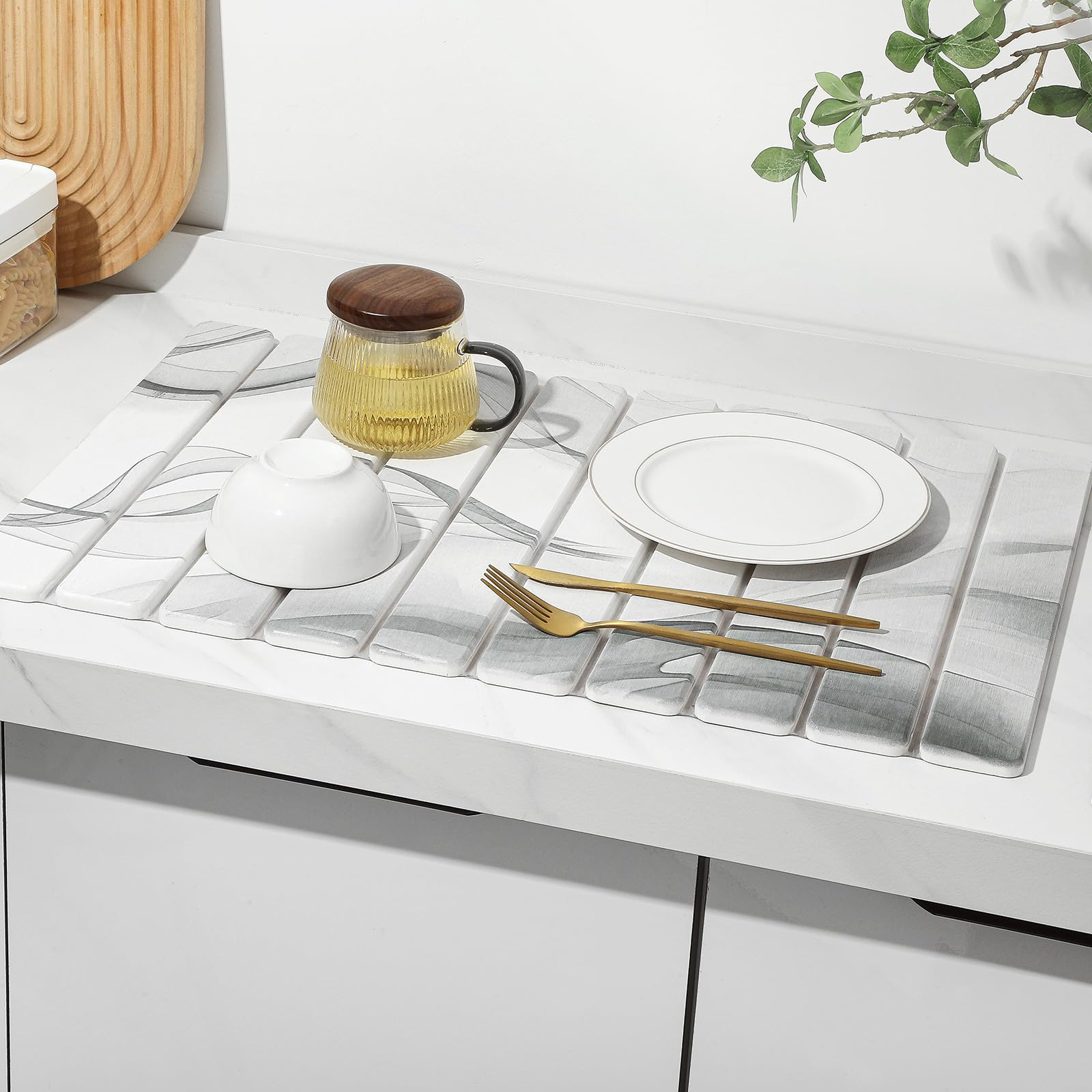 Linidcoud dans une cuisine stylée montrant esthétique pierre et fonctionnalité