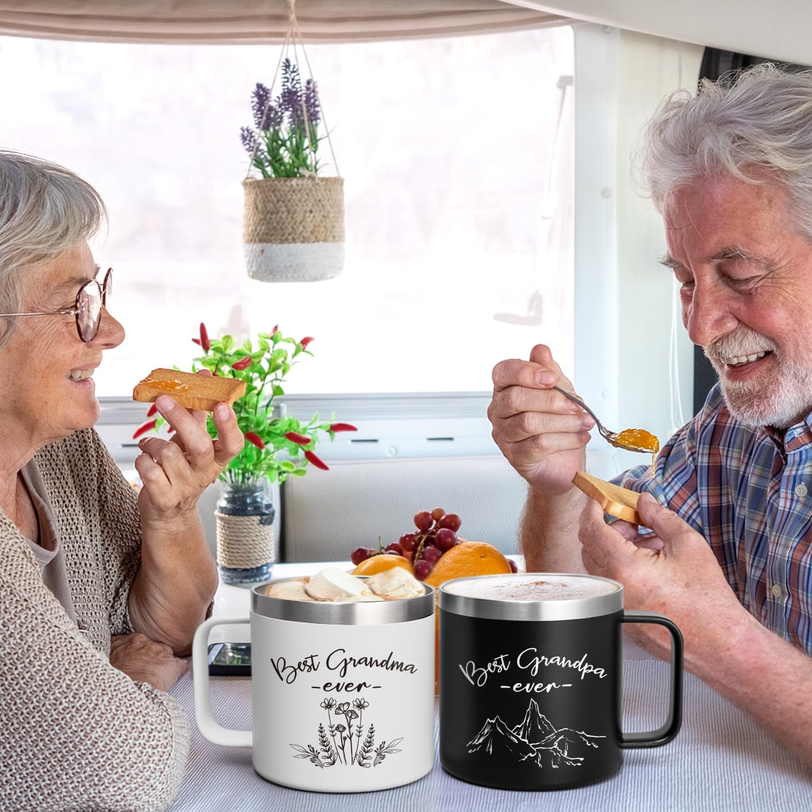 LiqCool mug en usage pour un café du matin apportant confort et chaleur