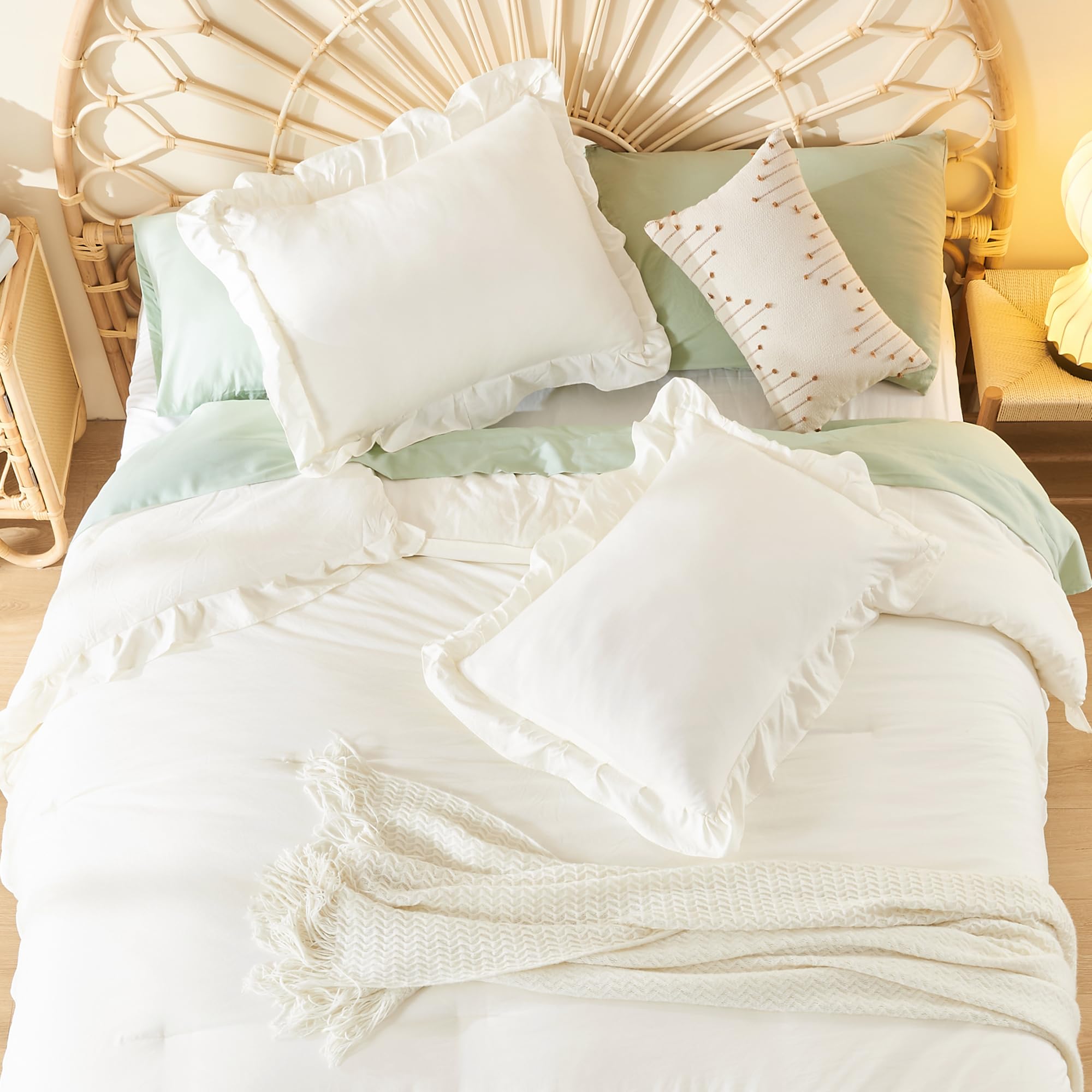 Litanika couette posée sur lit full pour visualiser l'échelle