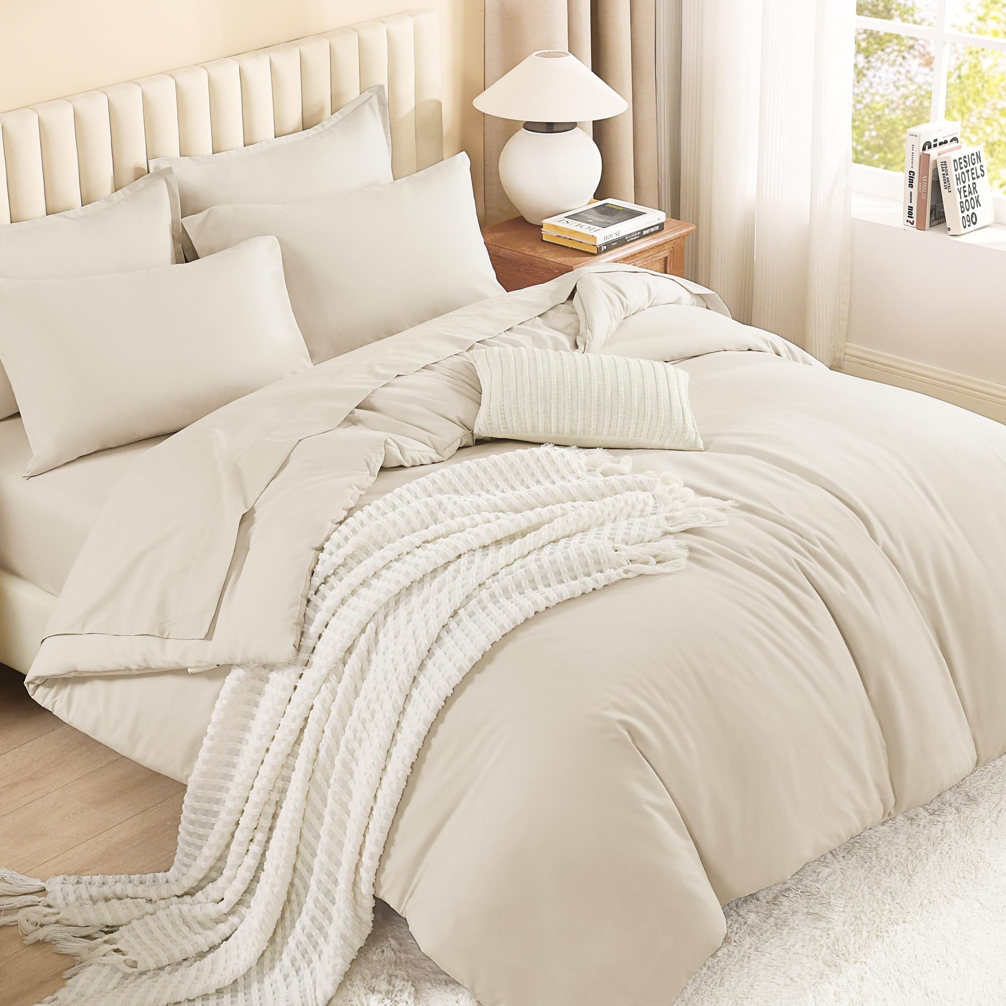 Litanika couette recto beige posée sur lit king montrant finition soignée
