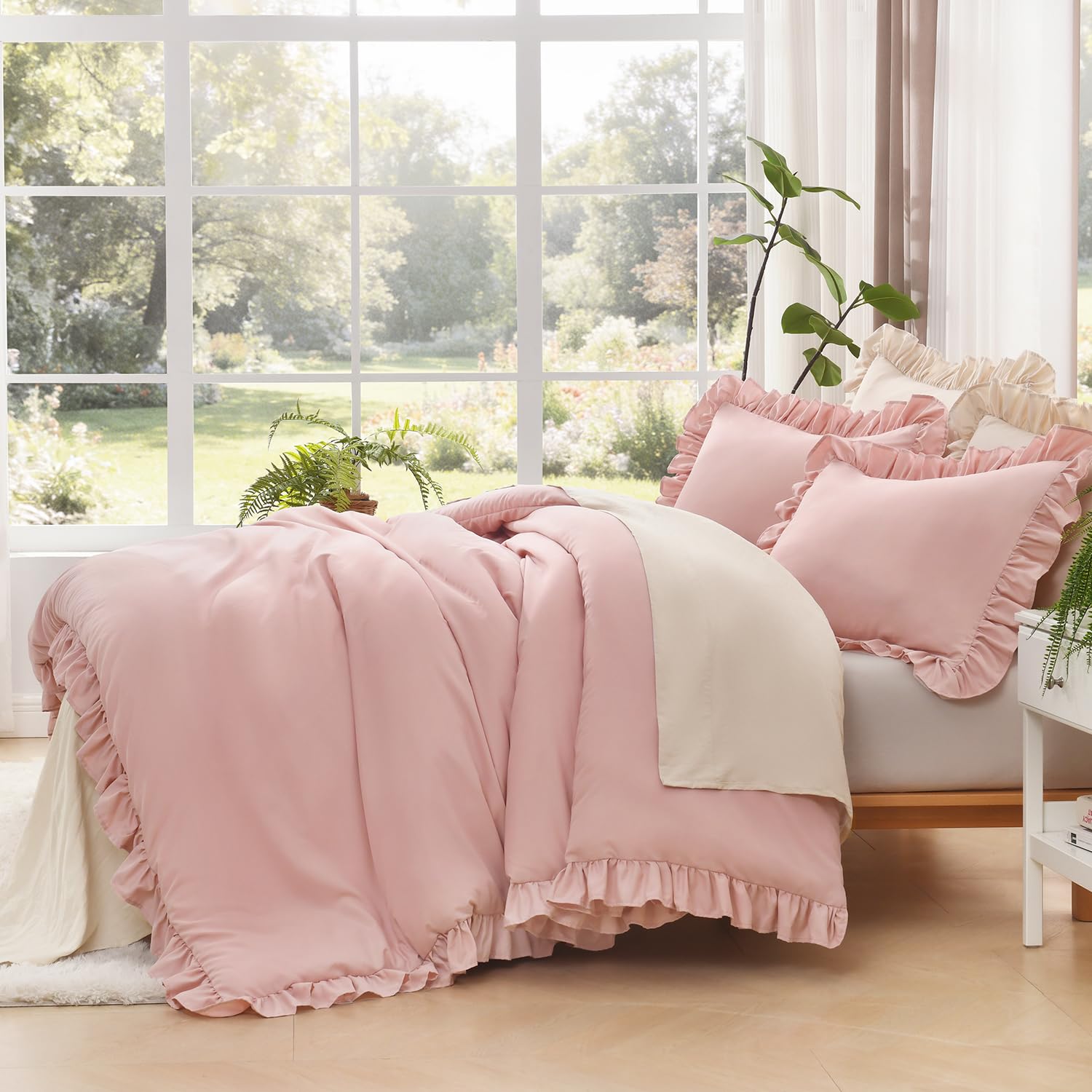 Litanika couette installée sur lit démontrant gonflant et couverture