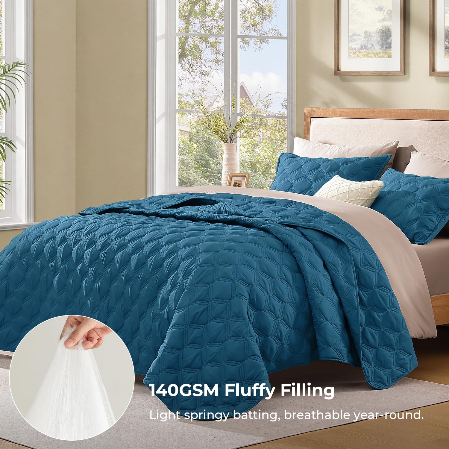 Litanika lit mis en scène dans chambre moderne pour un rendu décoratif instantané