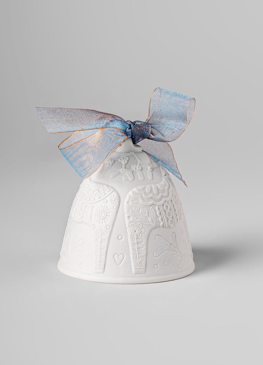 LLADRÓ gros plan porcelaine mate montrant le travail artisanal détaillé