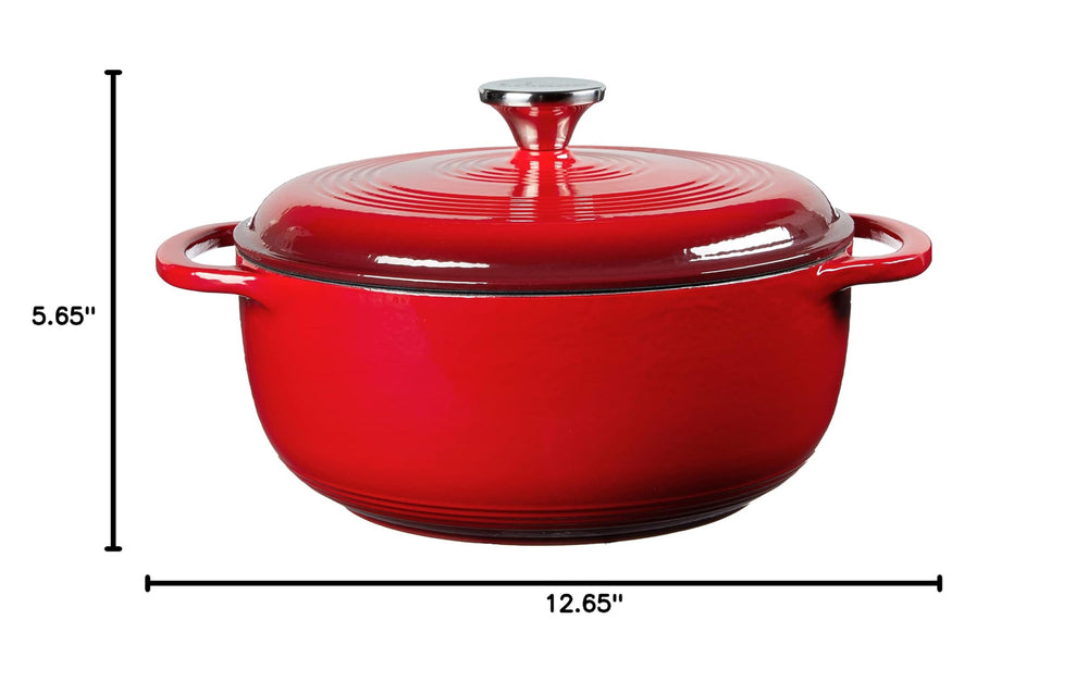 Lodge cocotte en usage sur table illustrant conservation chaleur et présentation