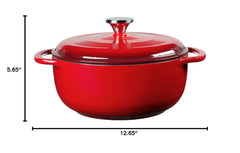 Lodge cocotte en usage sur table illustrant conservation chaleur et présentation