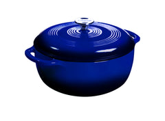 Lodge cocotte émaillée face indigo montrant design élégant et polyvalence