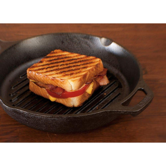 Lodge gros plan des crêtes en fonte pour marquer et réduire les graisses, cuisson optimale