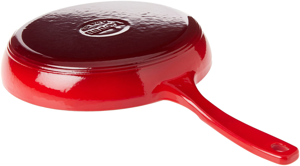 Lodge poêle rouge au four illustrant résistance thermique jusqu'à 500 °F