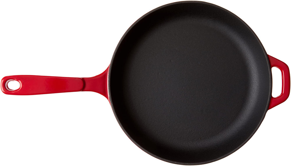 Lodge poêle en cuisson sur plaque montrant répartition uniforme de la chaleur