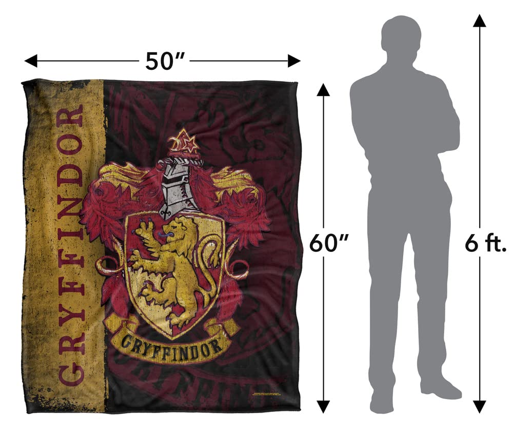 LOGOVISION jeté posé sur lit ajoutant touche décorative maison Gryffindor