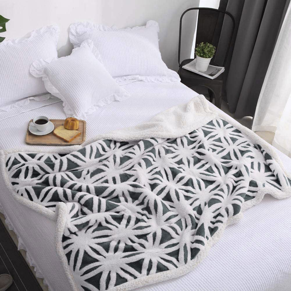 LOMAO plaid plié prêt en sac montrant portabilité et utilité voyage