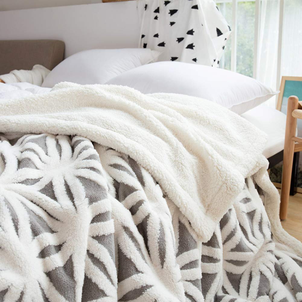Plaid LOMAO drapé sur canapé pour confort et décoration instantanée