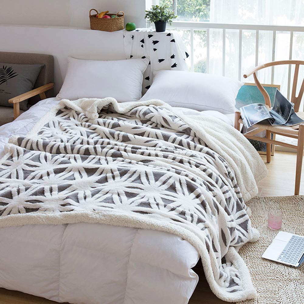 Plaid LOMAO étendu sur lit pour ambiance cosy et harmonieuse