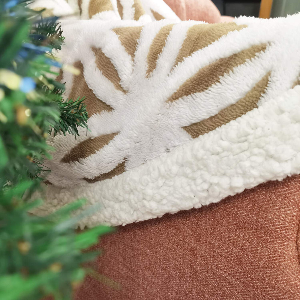 Plaid LOMAO déployé sur lit, apporte chaleur et style décoratif