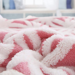 LOMAO plaid étalé sur lit, améliore la déco et le confort du couchage
