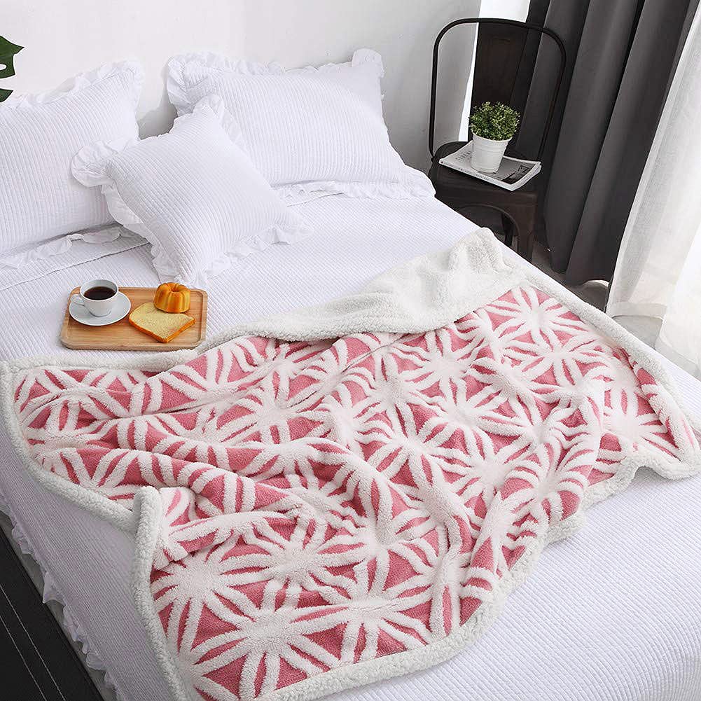 LOMAO gros plan texture sherpa et microfibre, sensation ultra-douce garantie