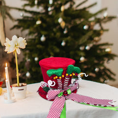 Lordaeron chapeau posé au sommet d'un sapin, met en valeur la décoration