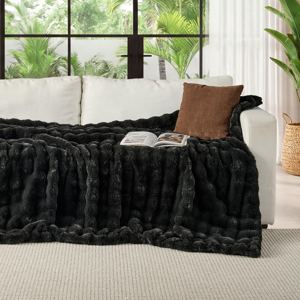Lotus Karen gros plan texture bubble offrant douceur tactile