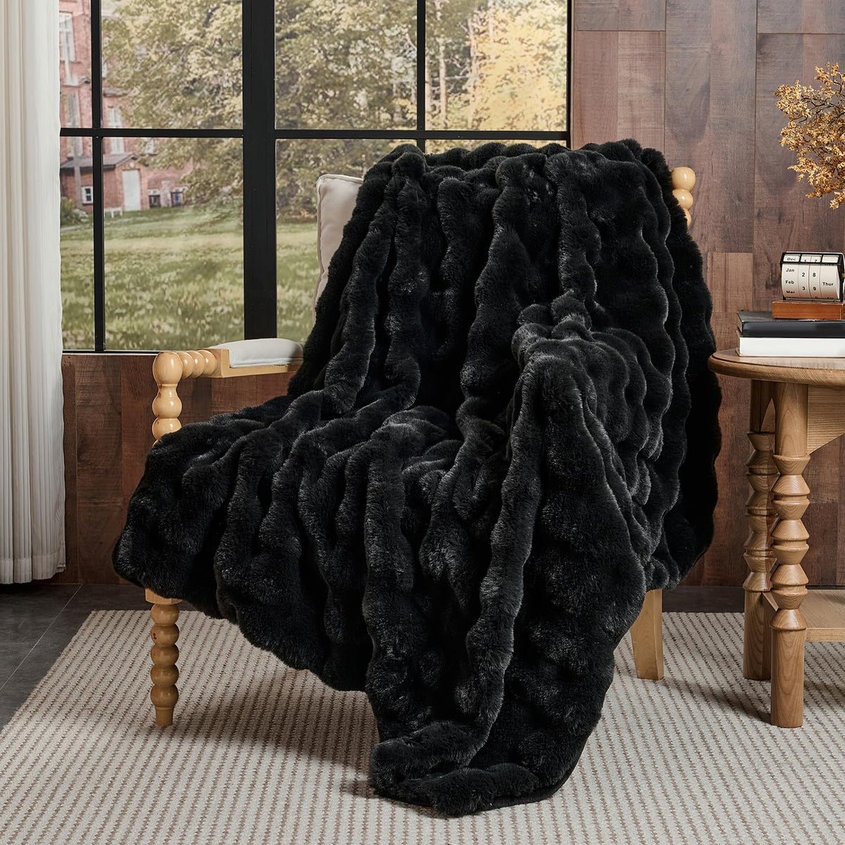 Lotus Karen plaid devant noir apportant chaleur et style