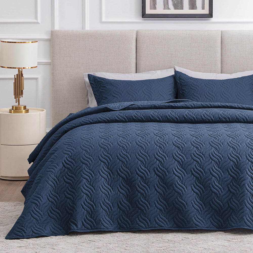 Love's cabin couette bleu marine vue de face, offre un style élégant
