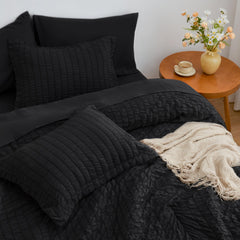 Love's cabin draps pliés montrant qualité des fibres et facilité d'entretien