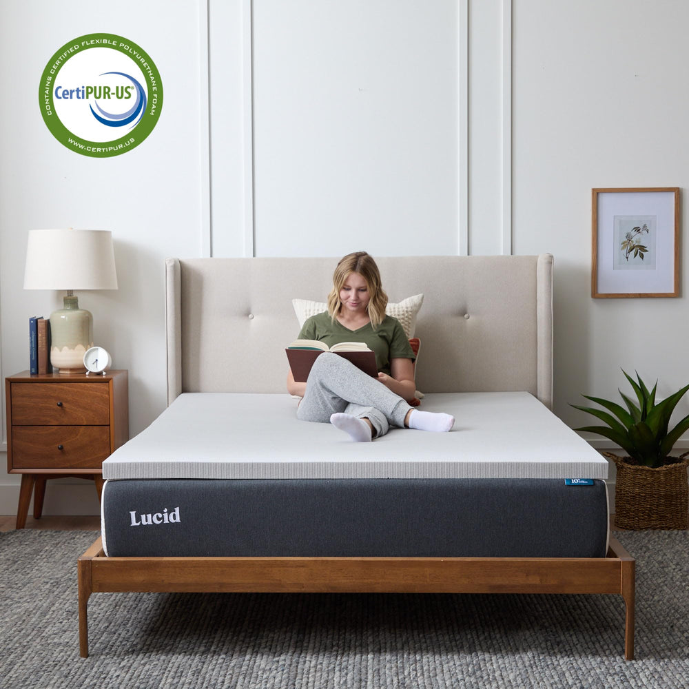 Surmatelas LUCID installé sur un lit montrant l'amélioration immédiate du confort