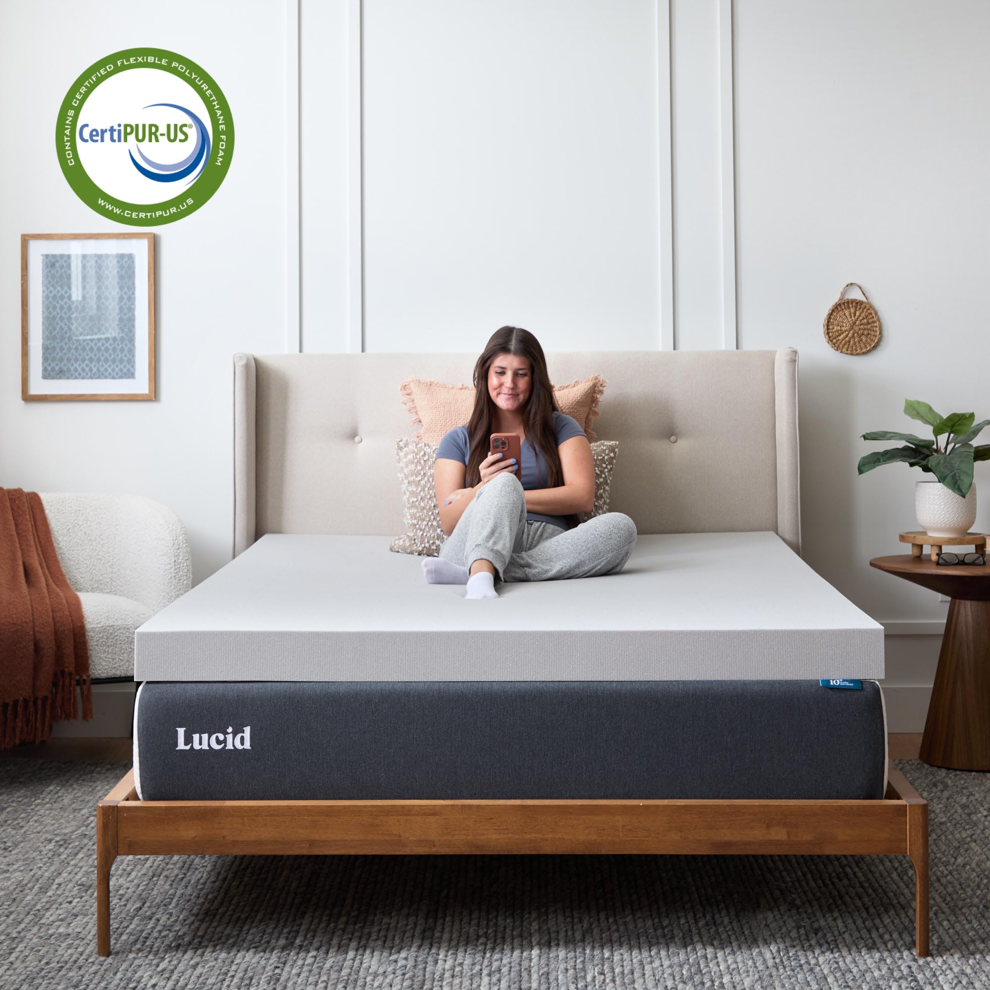 LUCID surmatelas installé sur lit illustrant confort et transformation du matelas