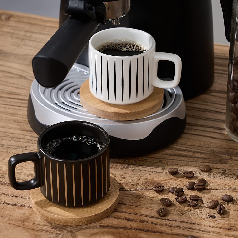 Tasse LUKA remplie d’un espresso démontrant rétention de chaleur et présentation