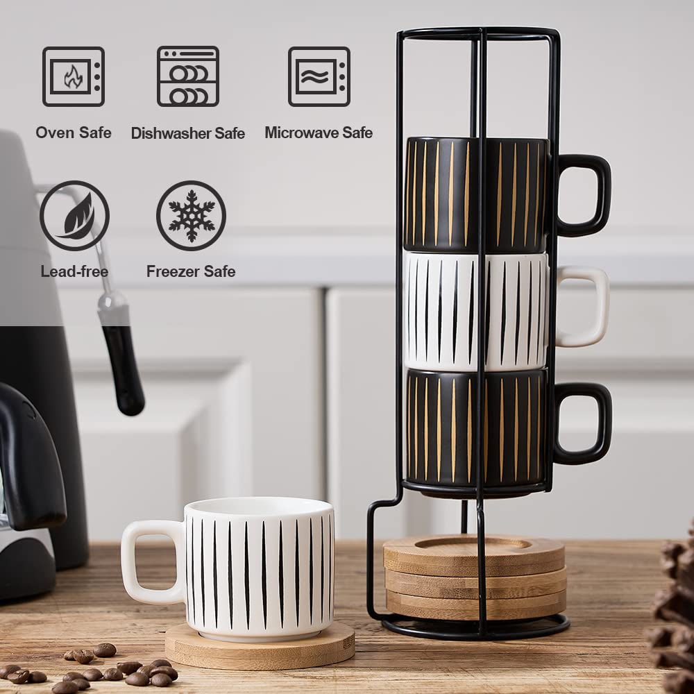 Support métallique LUKA présentant les quatre tasses empilées pour rangement organisé