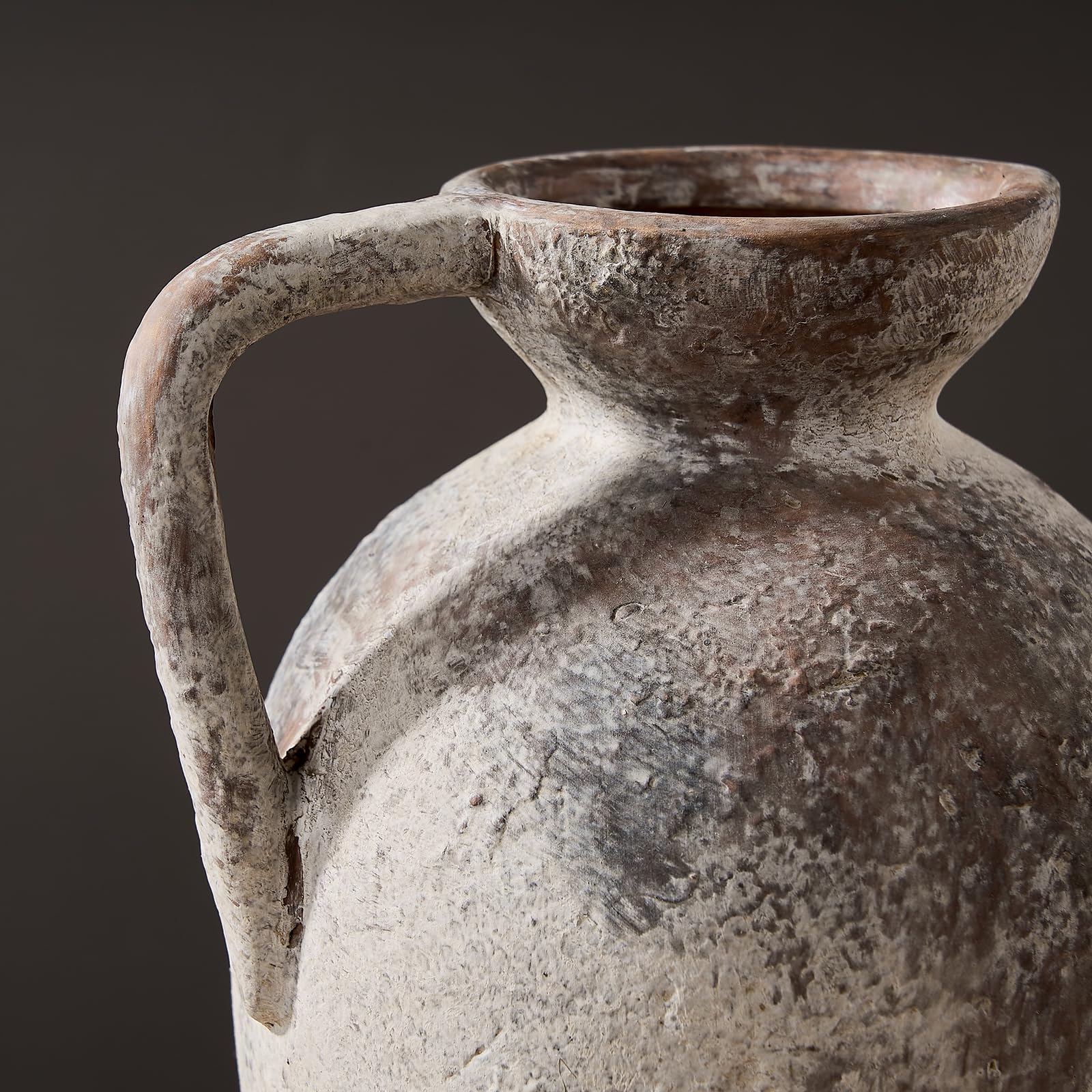 vase LUKA à côté d'objets pour montrer échelle pratique