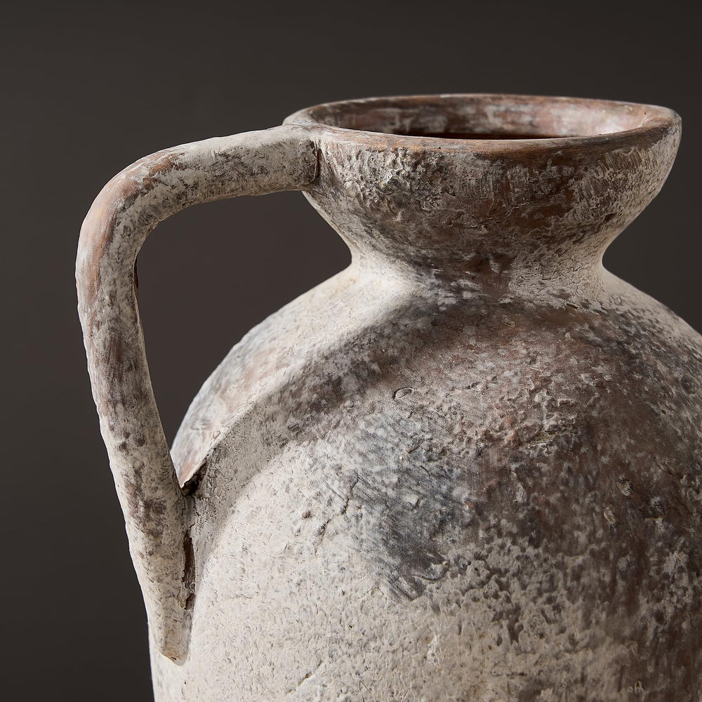 vase LUKA à côté d'objets pour montrer échelle pratique