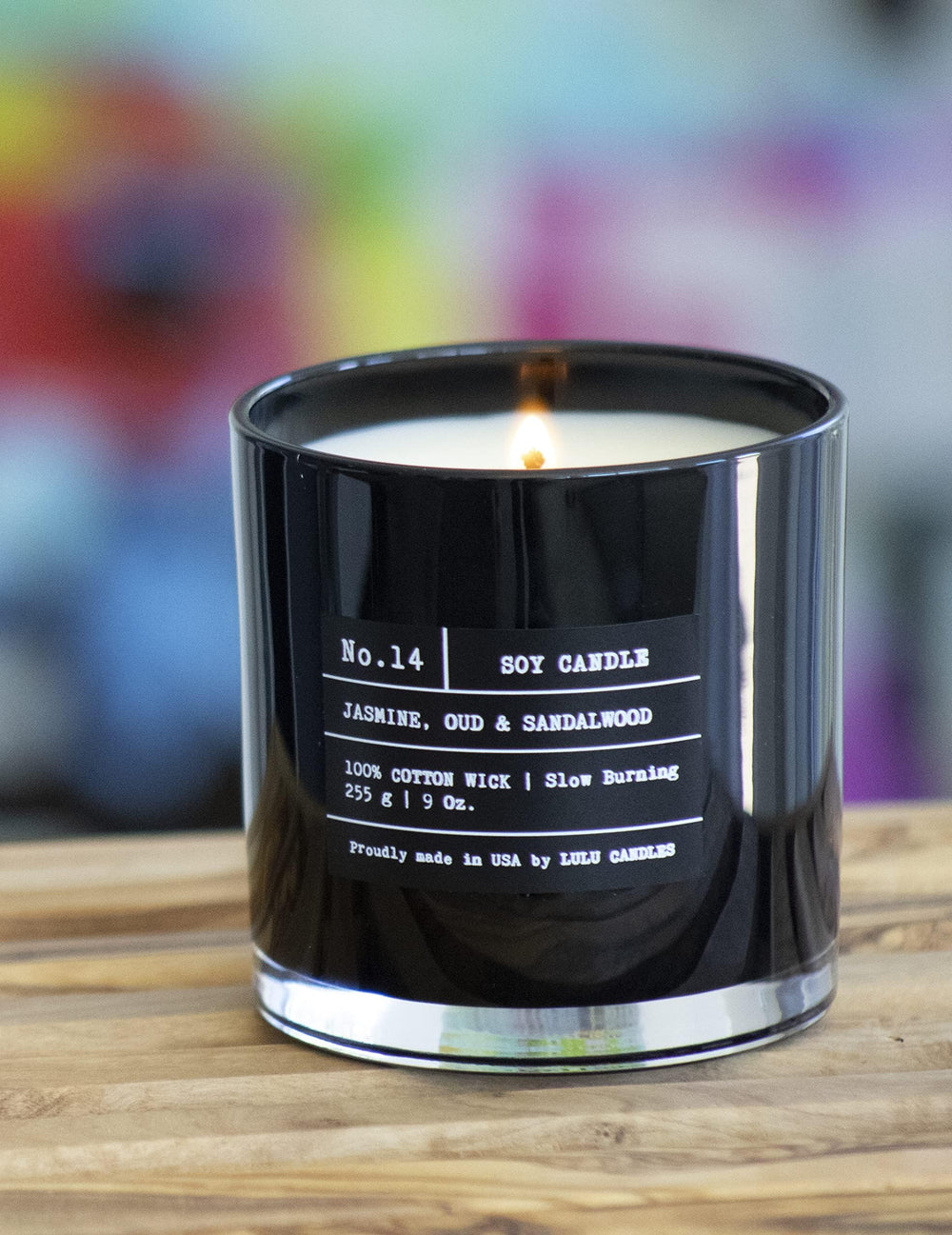 Lulu Candles bougie allumée créant ambiance chaleureuse et calme