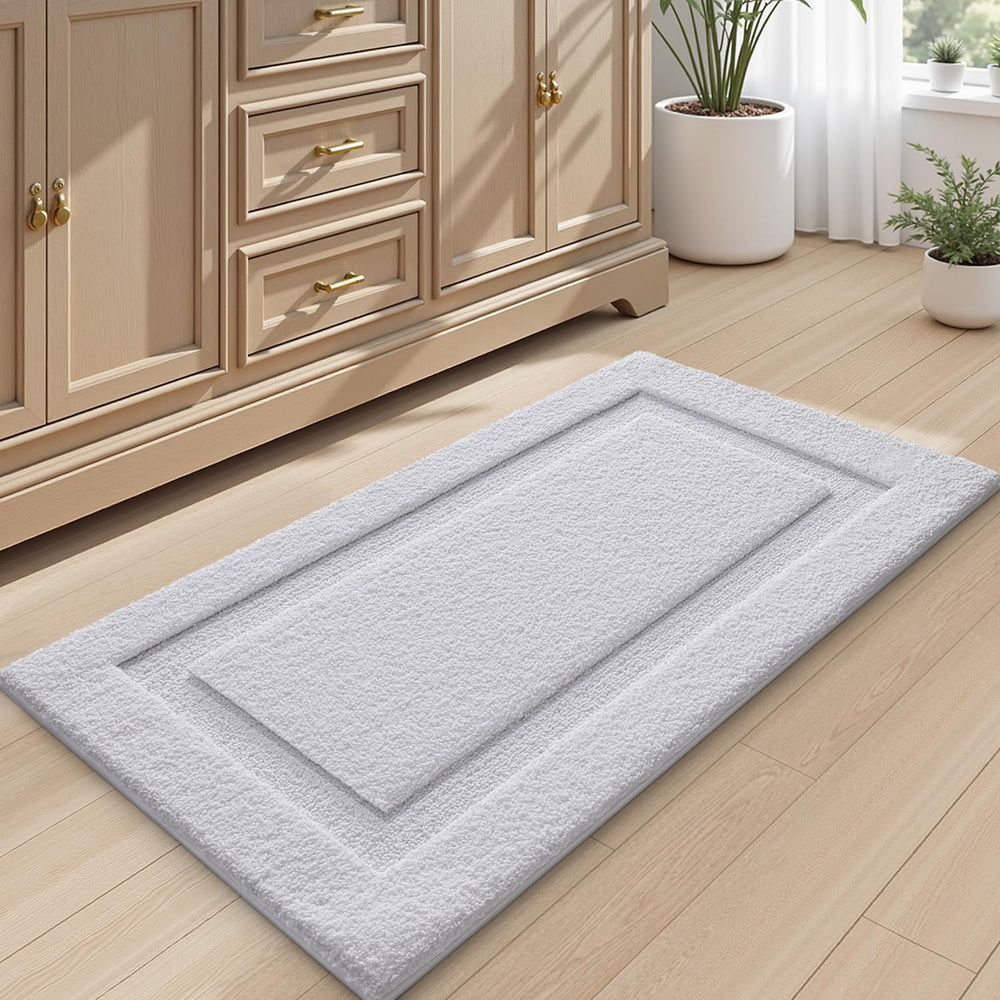LUMI tapis montrant gouttes d'eau absorbées rapidement pour pieds secs