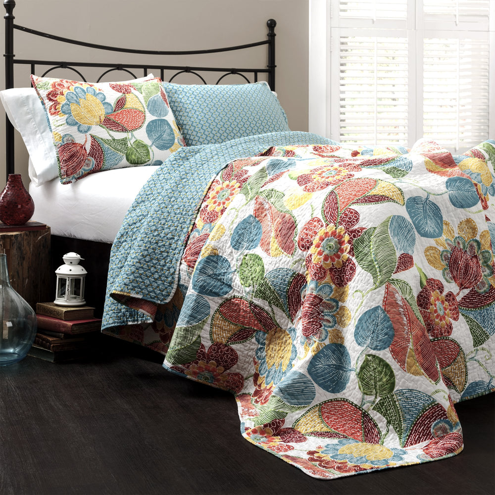 Lush Decor motif floral avant montrant couleurs vives et ambiance accueillante