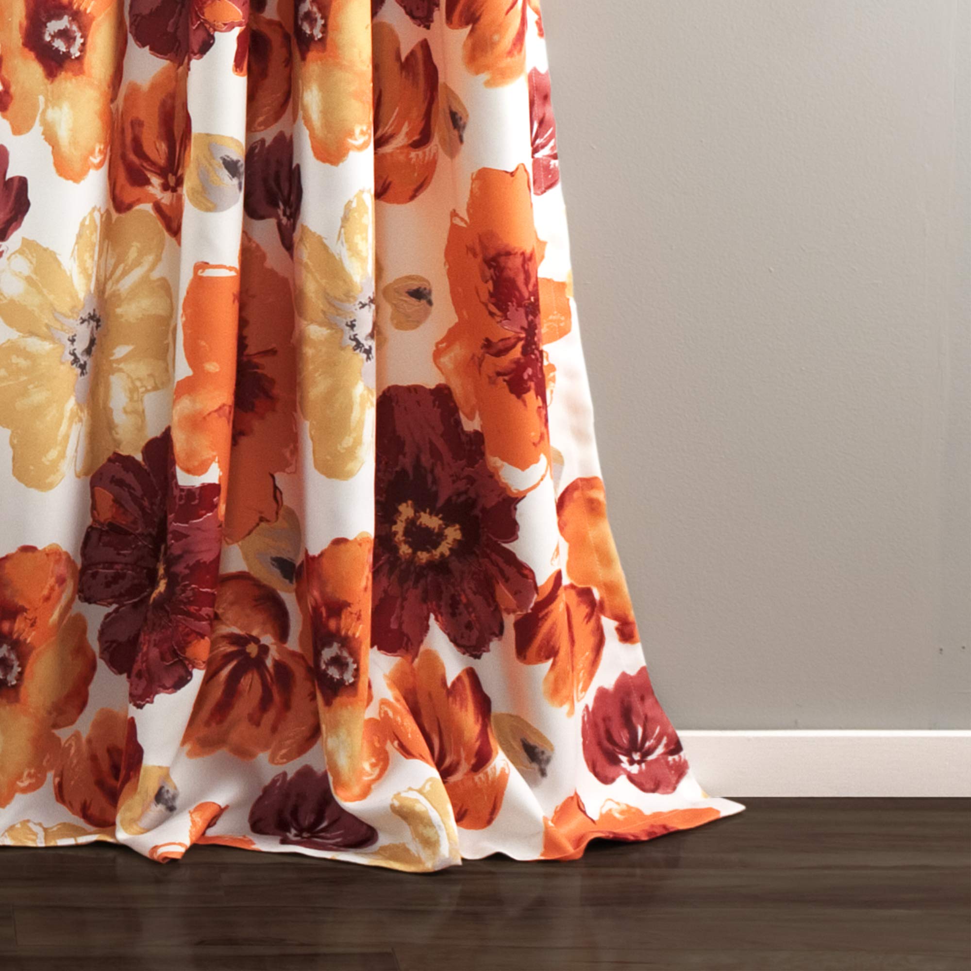 Lush Decor rideaux installés sur une fenêtre avec repère d'échelle pour taille