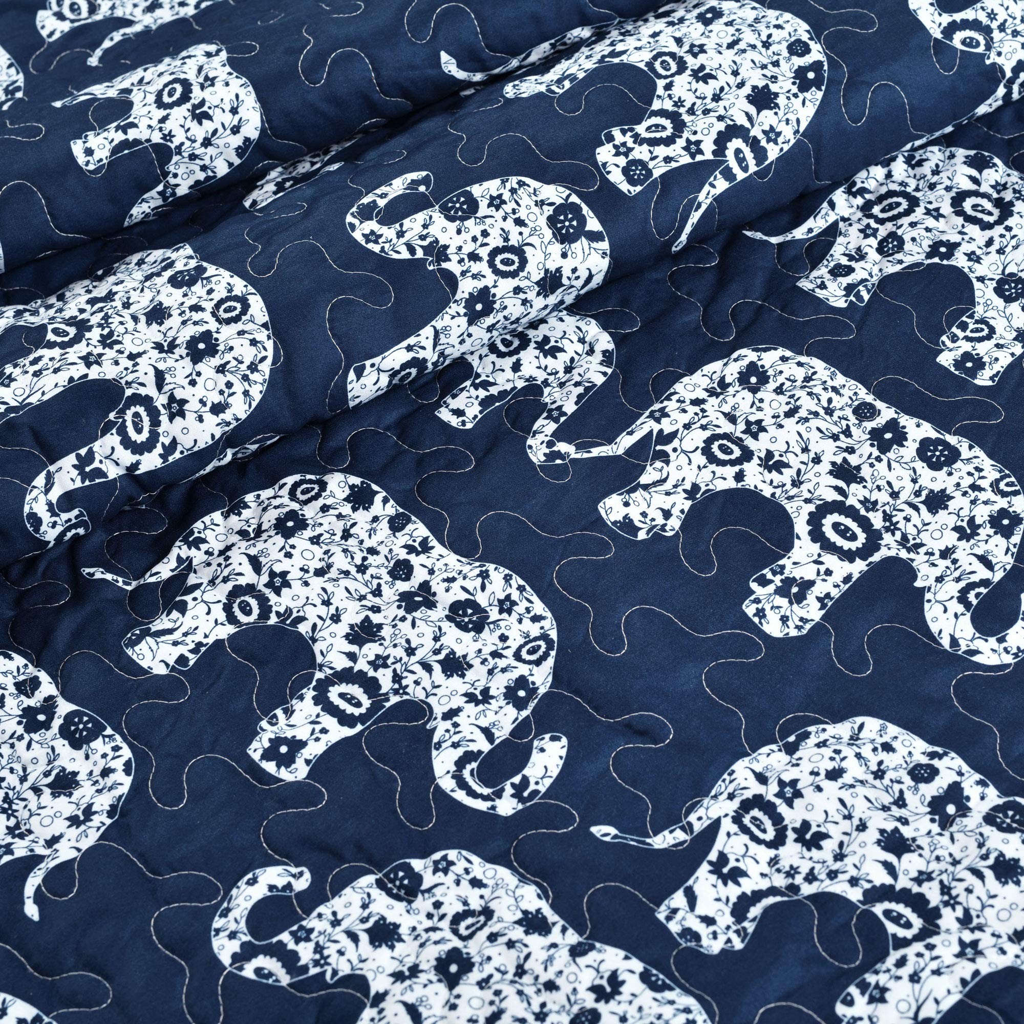 Lush Decor gros plan du motif éléphants floraux, apporte charme décoratif