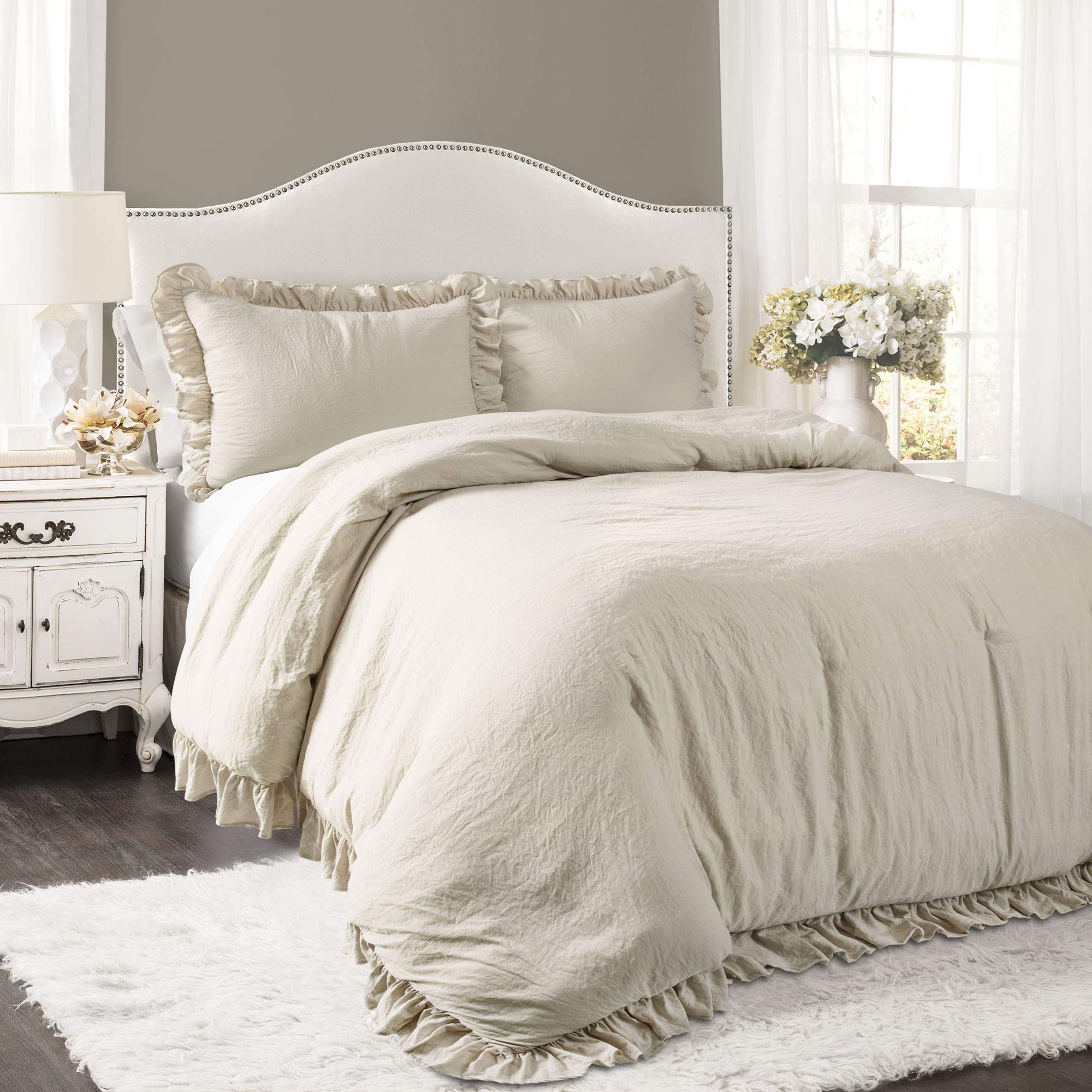 Lush Decor vue avant de la couette Reyna sur lit, apporte élégance