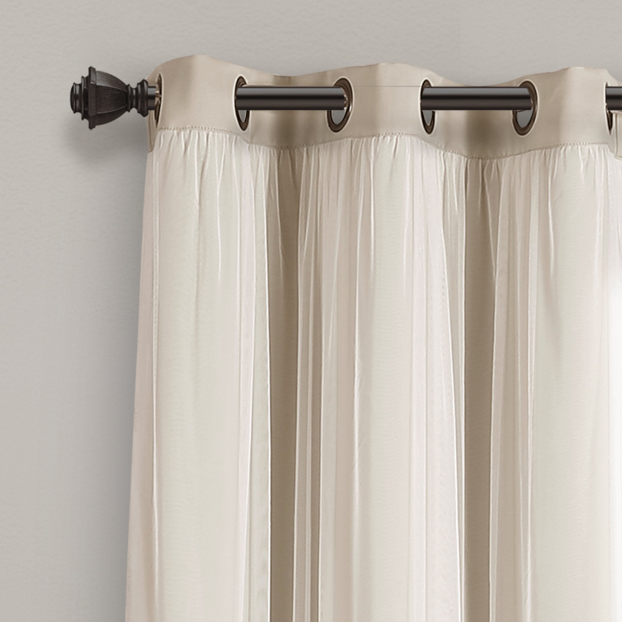 Lush Decor panneaux posés dans une chambre apportant ambiance chaleureuse