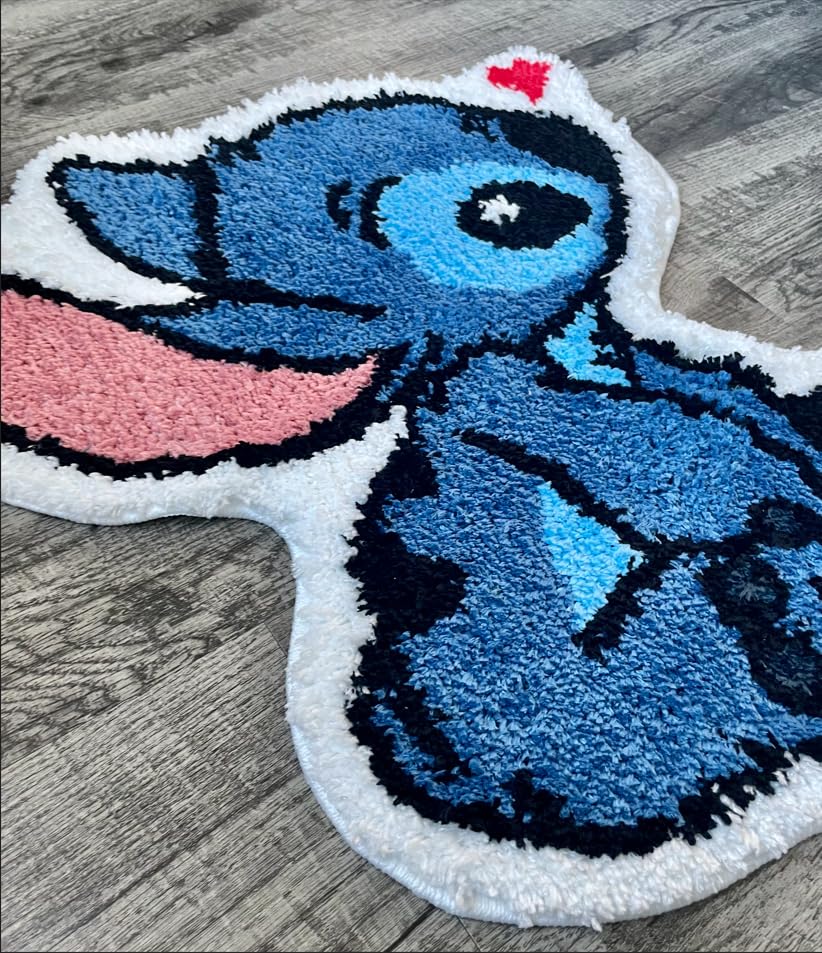 Luxape Stitch Rug comparaison taille avec une main pour échelle pratique
