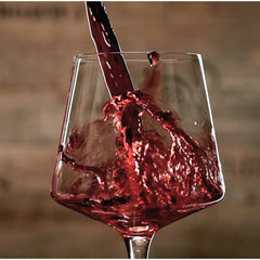LUXBE détail du bec effilé qui améliore la direction du vin