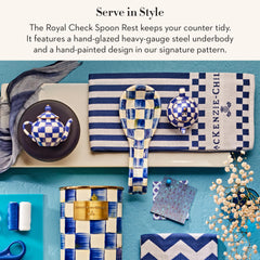 MACKENZIE-CHILDS gros plan motif Royal Check bleu et blanc, attrait visuel