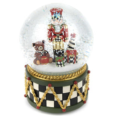 MACKENZIE-CHILDS globe devant montrant la scène hivernale et élégance décorative