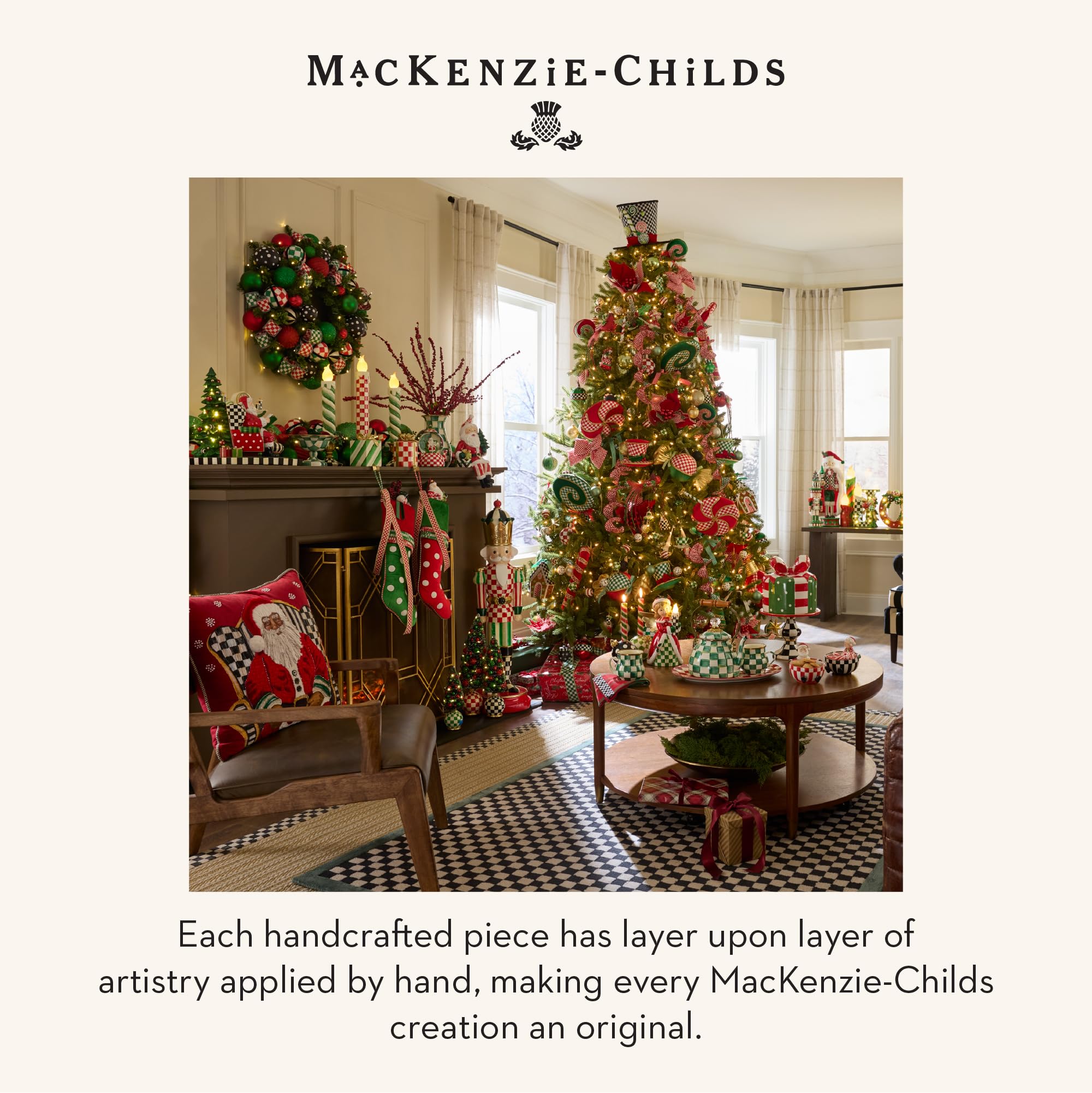 MACKENZIE-CHILDS globe posé dans un salon décoré, crée atmosphère chaleureuse