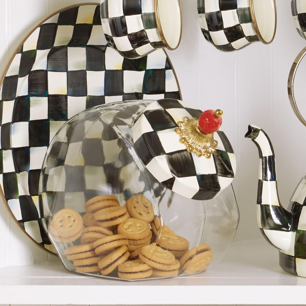 MACKENZIE-CHILDS pot à biscuits présenté sur un comptoir pour décor harmonieux
