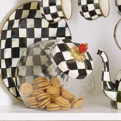 MACKENZIE-CHILDS pot à biscuits présenté sur un comptoir pour décor harmonieux